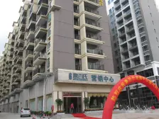 带精装修,全新未住保养新2:地铁口物业,自带有小区花园,近地