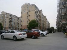 房东诚心出售,户型好,全天采光,精装修,可拎包入住