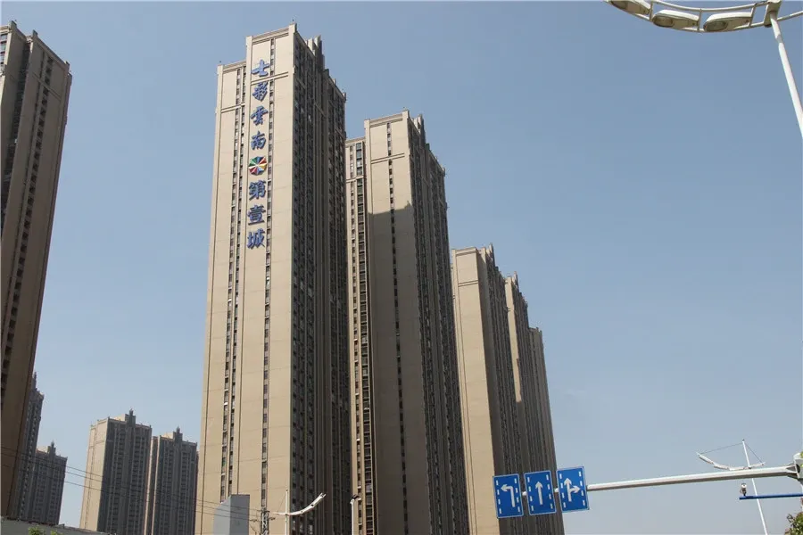 七彩云南 100平 130万 精装 急售急售