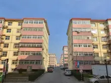 房子三室双卫,户型方正,采光好,带地下室,位置好