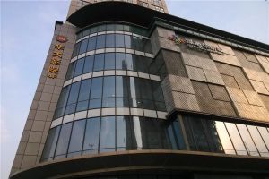 绿地缤纷城A栋2室1厅东南