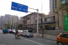 绿地缤纷城A栋1室1厅东南