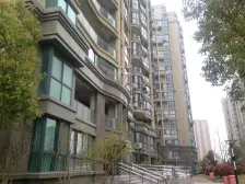 本小区地理位置好视野广阔 出行方便