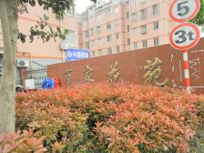 百家花苑 顶楼复式楼另有阁楼60平方 户型方正