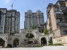 城西洋房,一楼带院子带地下室,装修好可以领包入住!