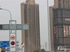 一线湖景房,近园区,轻轨;婚装全新,诚意出售。