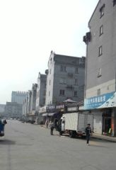 此房毛坯3室,户型方正,前方无遮挡位置好