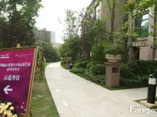 照母山 和记黄埔玥湖园二期五房370.8万