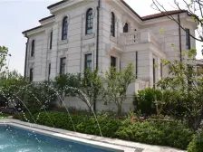 南邻会所且邻天然大河,视野好,花园集中近千平