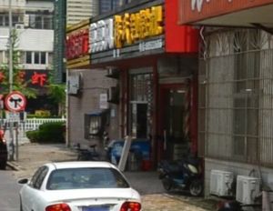 三房两厅一厨一卫,交通便利,设施齐全,层次居中