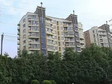 新上房源新友毛坯顶带阁、有菜场、公园和医院!