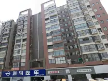 精装修带齐全家私家电,户型方正朝南,无遮挡