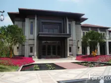 有钥匙。联排别墅,人车分流,电梯井,纯别墅小区。