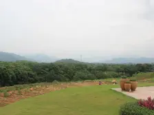 四面环山 空气清新 青山绿水 负离子是广州的4倍