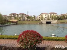 中赫玫瑰园,可看湖景,房东诚心出售,随时可看房