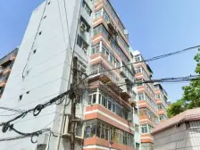 五泉广场 民主路 两室 有院子 可停车