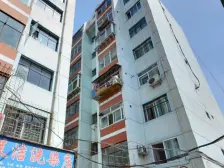 五泉广场 民主路 两室 有院子 可停车