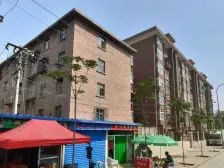 此房精装修,一楼带后院,外扩大阳台