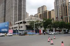 群力星光耀广场一期位于朗江路上