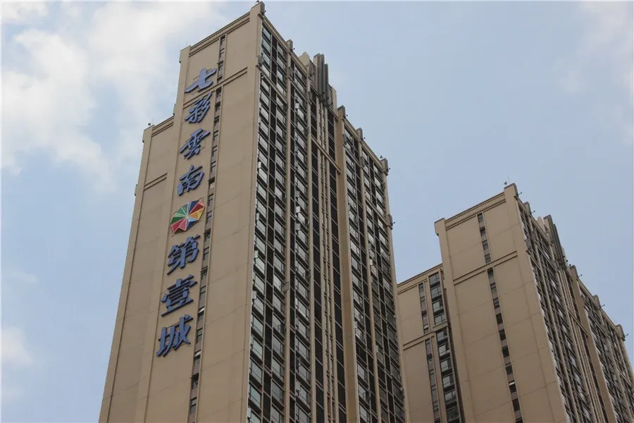 七彩云南 100平 130万 精装 急售急售