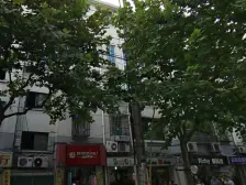 大开间,卫生间全明,小区入口附近,近地铁