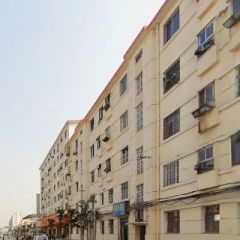 建设路小区简装两房走楼梯的四楼中间楼层有院子门卫