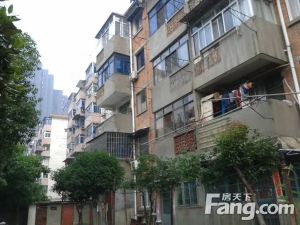 皮肤病医院宿舍南北通透,采光好装修好,环镜优美视野好,诚心出售