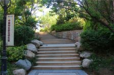 一楼带院毛坯房,小区环境优美,配套齐全