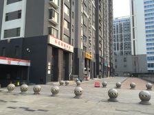 中央生活城大三居精装修好房,楼座位置好
