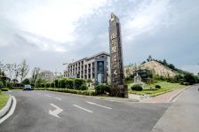 山与墅配套齐全,交通便利,离市府近,小区安静。