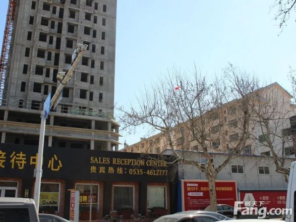 蓝天城市广场实景图
