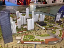 靠东,院子150平,上四层地下两层,看湖