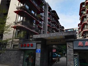 昭忠祠街52号2室1厅东