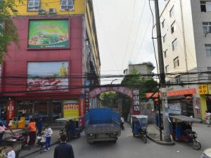 广电园4室2厅西南东北