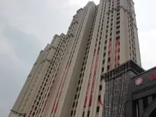 此房70年大产权,可以贷款,电梯精装房,交通便利