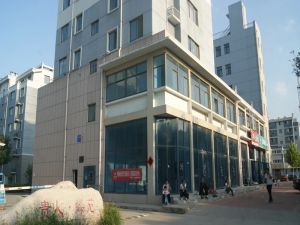 高铁近,精装婚房。91平仅售35万。三室两厅户型