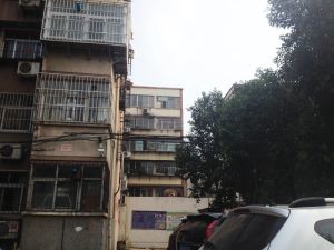 行署路8号院大张旁 双气顶楼 三室 可贷款 生活便利