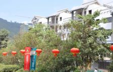 此房户型方正,证在手满两年,东西朝向,采光充足