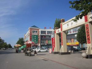 蝶园近四室两厅三楼精装收拾的挺干净