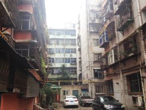 急卖城市阳台旁,体育场15号院2室2厅南北通透