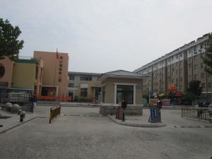 奎文北万达近三室两厅一卫精装修急急急