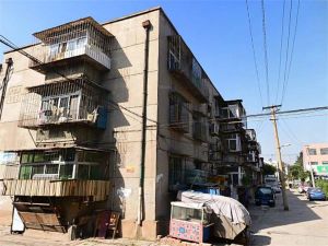 爱国里2层+老本唯一+南北通三室+诚心售价可谈