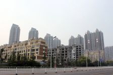 一楼带院子带地下带2个车库