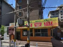 静宁路三十五精装一室一厅采光好中层有院子能停车