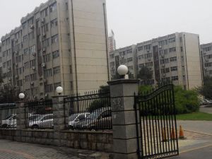 出门洛浦公园旁,报社家属院电梯复试5室2厅2卫