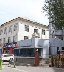 嘉茂商城,七彩城,海亮广场。 公园:青城公园