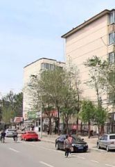 县府街 金富小区 五楼 近乌兰夫纪念馆 地铁站公交站牌