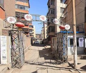 钢铁路建校金马地铁公交出行方便