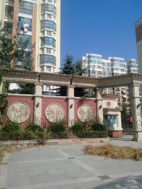 急售九龙城市乐园精装修二室二厅送家具家电天台送7平储藏室