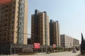 小高层临街实景图正面 